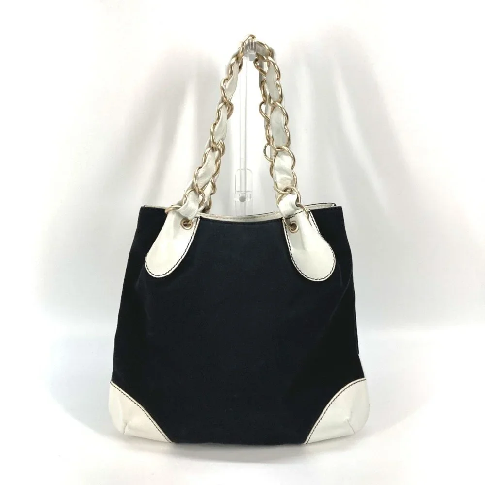 CHANEL Black Leather Shoulder Bag